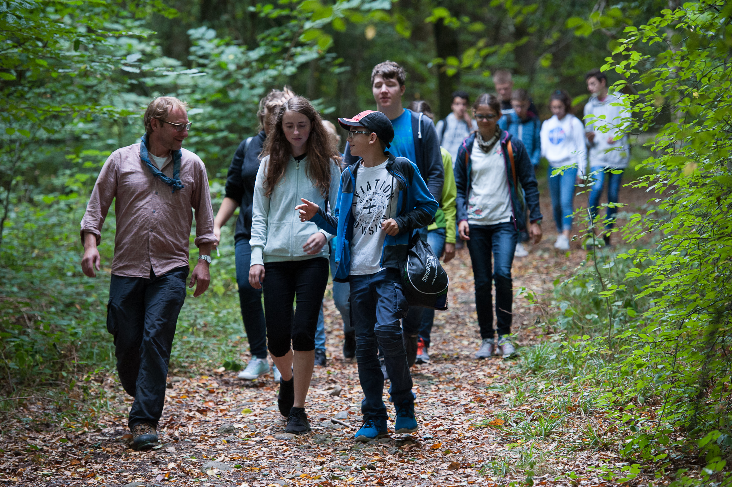 Jugendliche im Wald